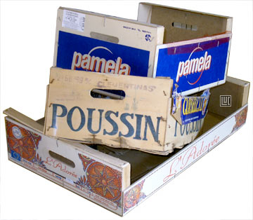 3 cageots avec leurs flancs d&eacute;cor&eacute;s d'images visibles